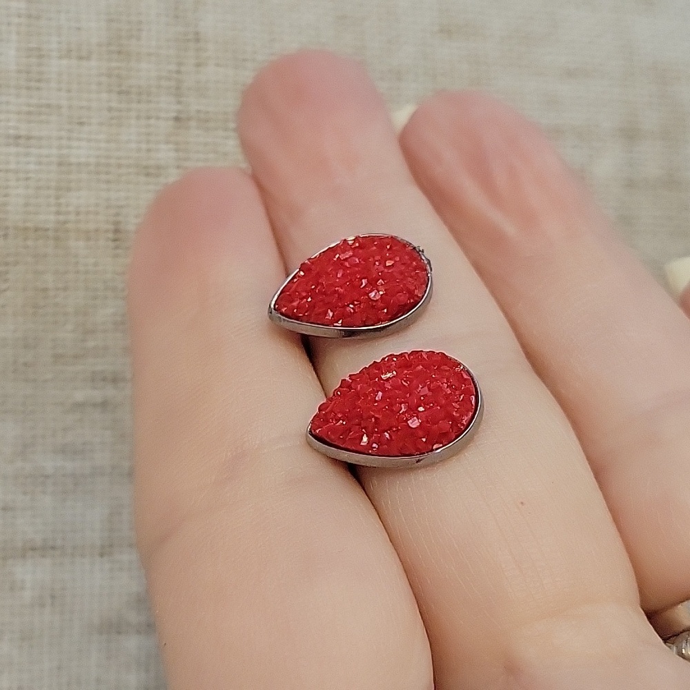 TRUE RED DRUZY TEARDROP STUD EARRINGS